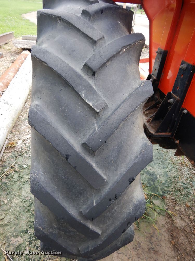 image for item HY9518 1982 Allis Chalmers 6140  tractor