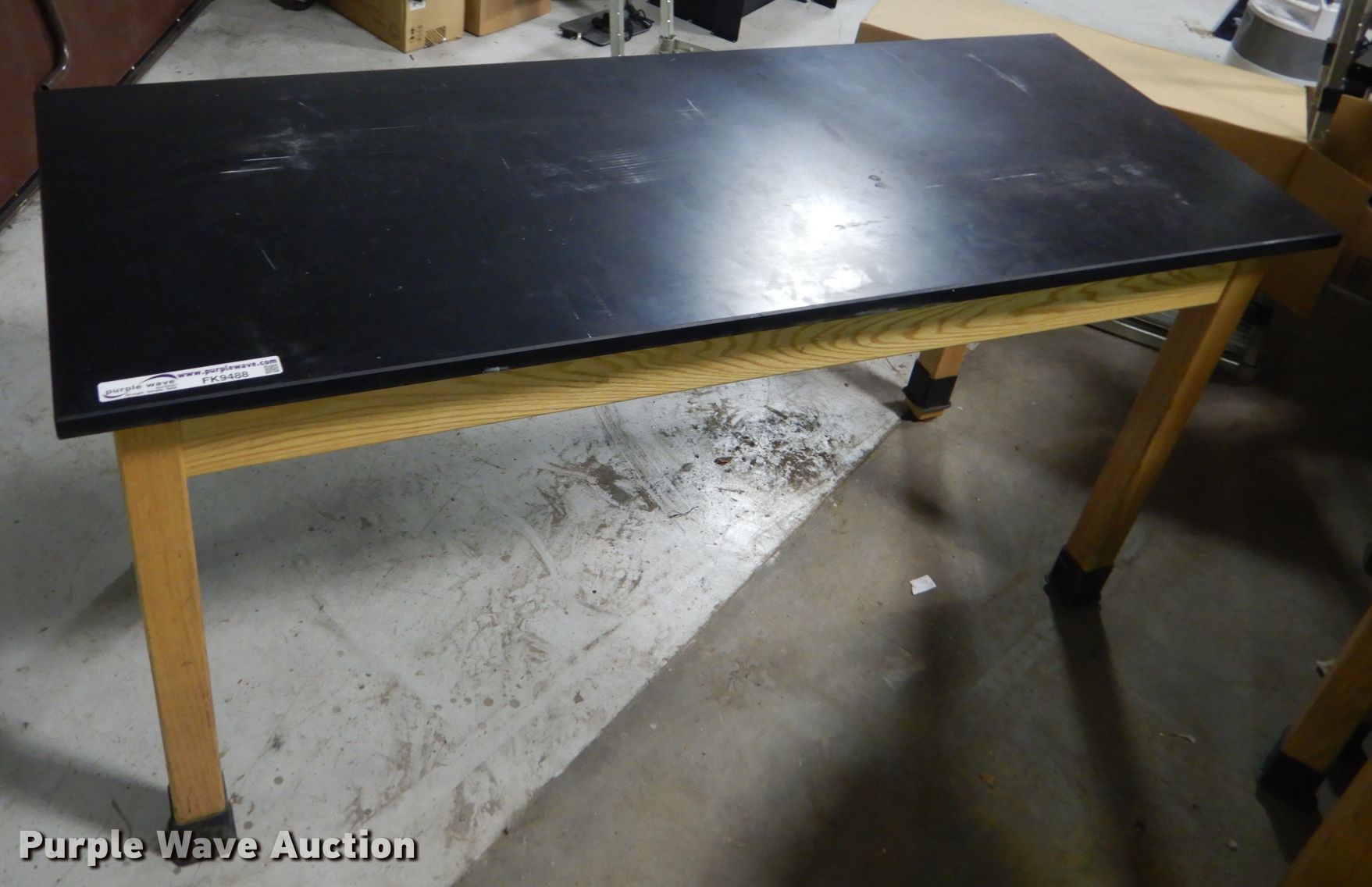 (12) tables in Ottumwa, IA Item FK9488 sold Purple Wave