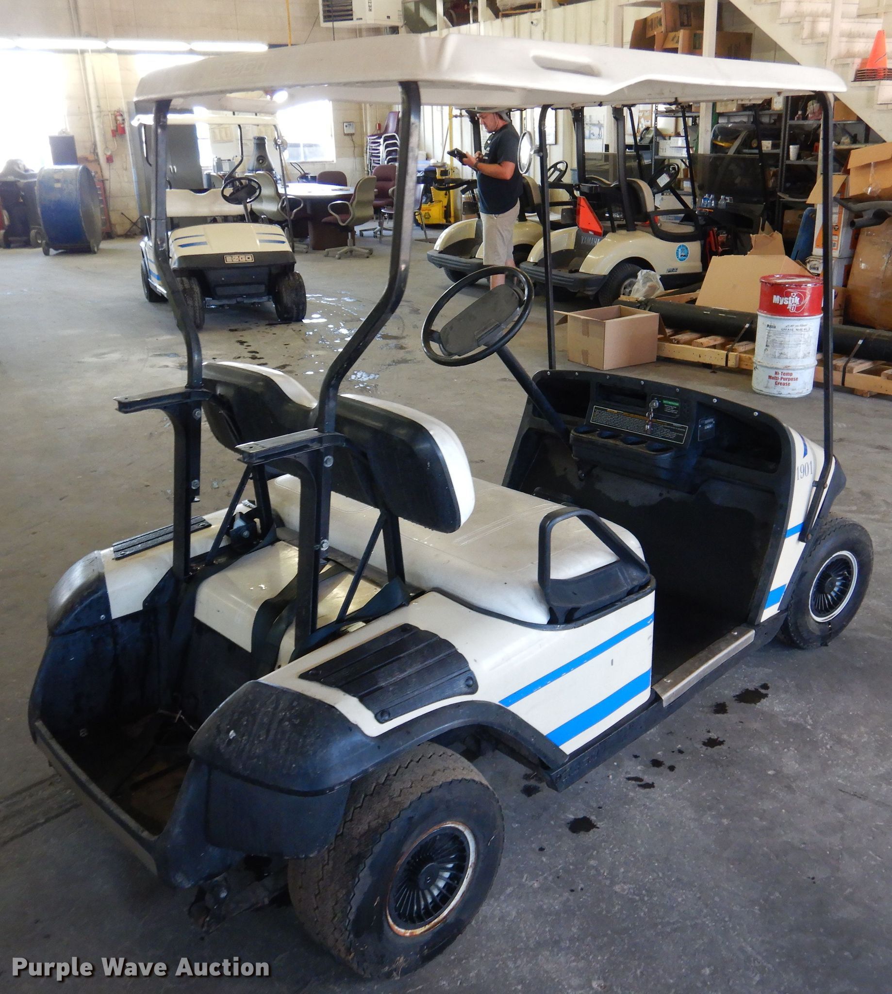 2000 Ezgo 02M94 golf cart in TX Item HO9871 sold Purple Wave