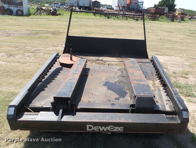 DewEze 660 hydraulic bale bed in Spearville, KS Item DD0387 sold
