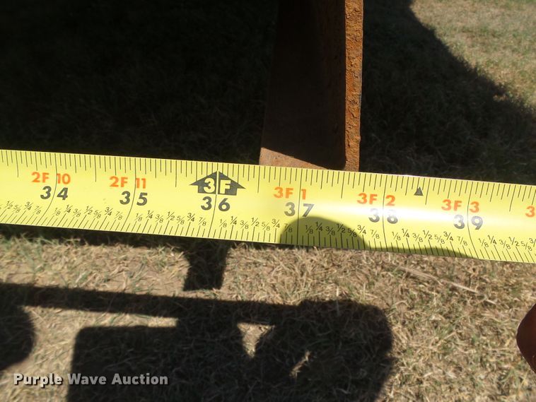 image for item DD0387 DewEze 660 hydraulic bale bed