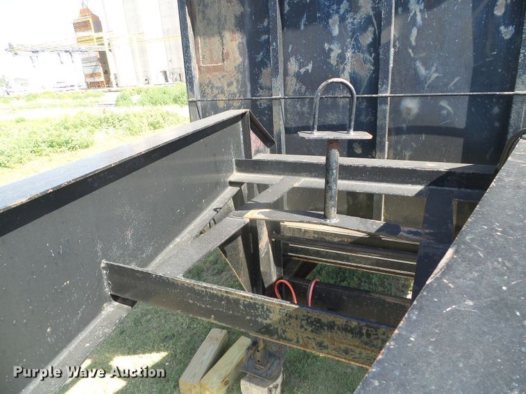 image for item DD0397 2006 Parker Trailer dump trailer