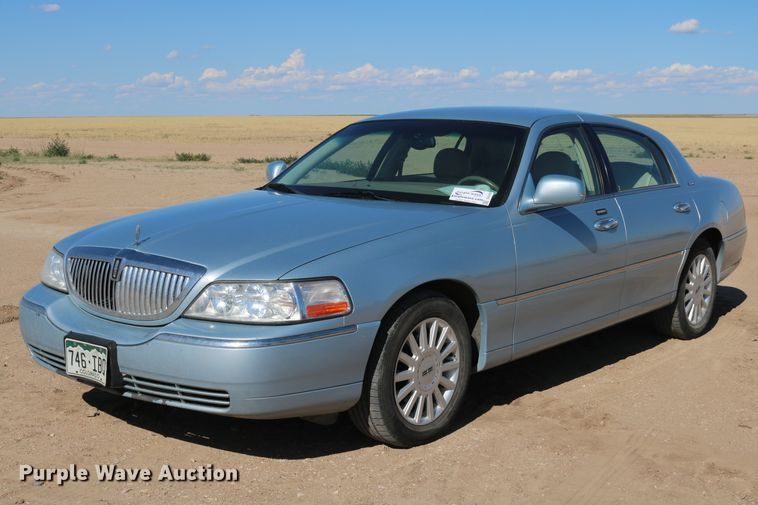 image for item DD5400 2005 Lincoln Town Car