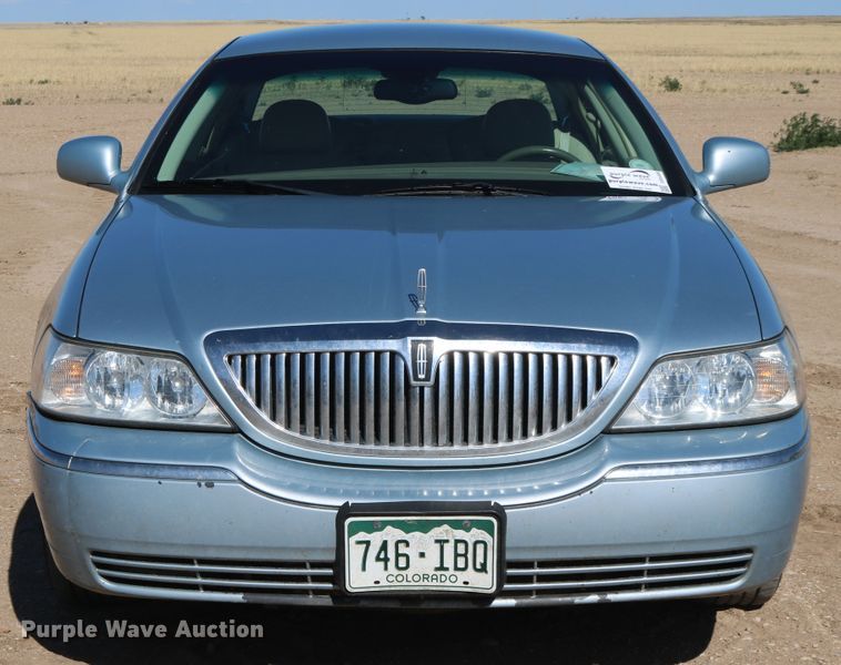 image for item DD5400 2005 Lincoln Town Car