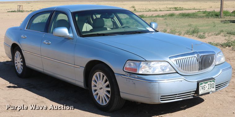 image for item DD5400 2005 Lincoln Town Car