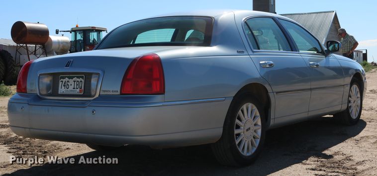 image for item DD5400 2005 Lincoln Town Car
