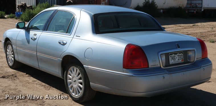 image for item DD5400 2005 Lincoln Town Car