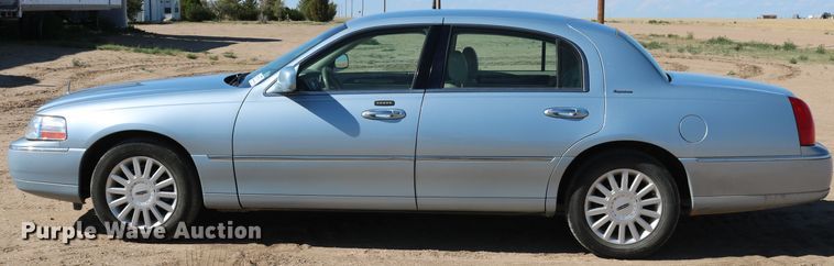 image for item DD5400 2005 Lincoln Town Car