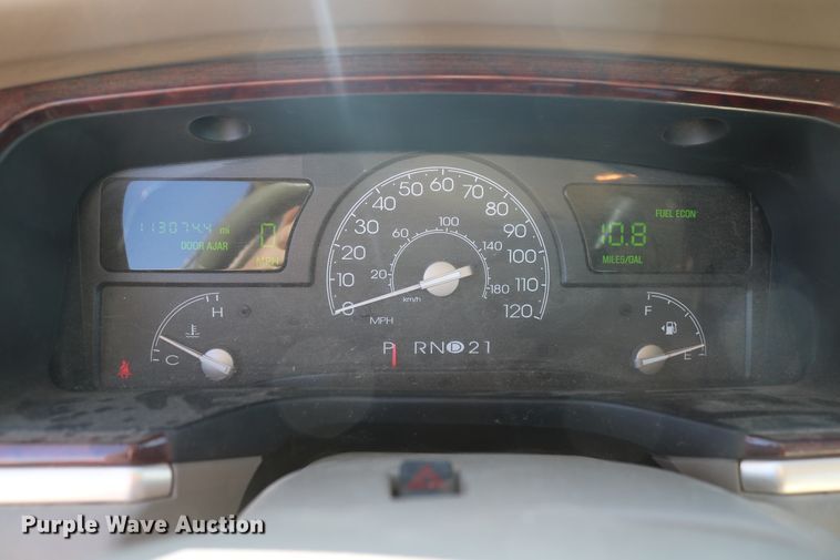 image for item DD5400 2005 Lincoln Town Car