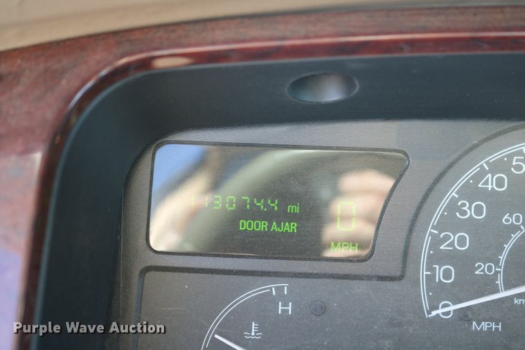 image for item DD5400 2005 Lincoln Town Car