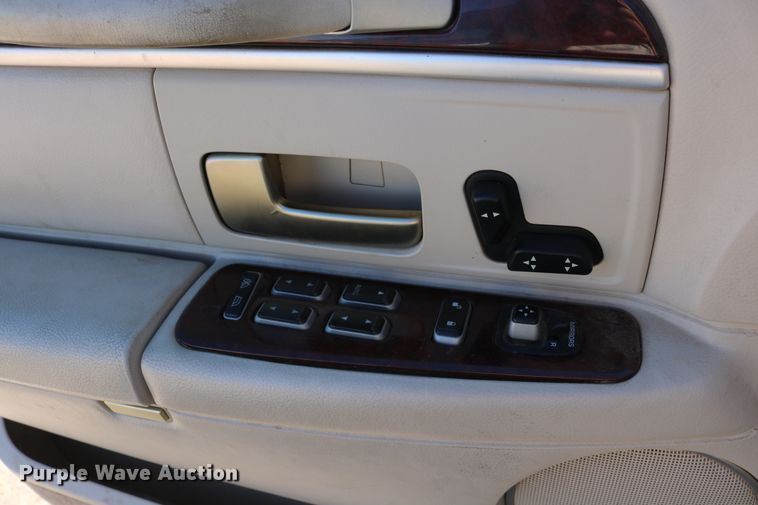 image for item DD5400 2005 Lincoln Town Car