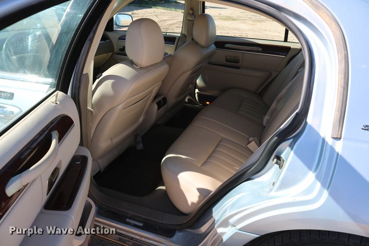image for item DD5400 2005 Lincoln Town Car