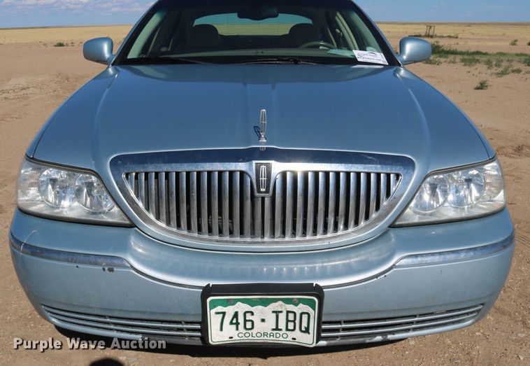 image for item DD5400 2005 Lincoln Town Car