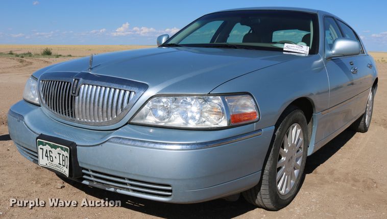 image for item DD5400 2005 Lincoln Town Car