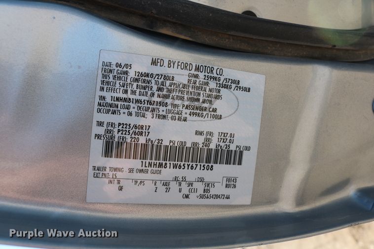 image for item DD5400 2005 Lincoln Town Car