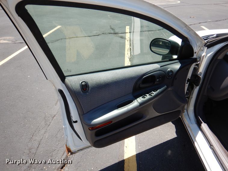 image for item DE2454 2000 Dodge Intrepid