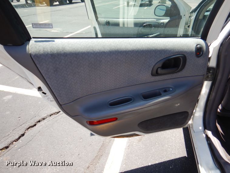 image for item DE2454 2000 Dodge Intrepid
