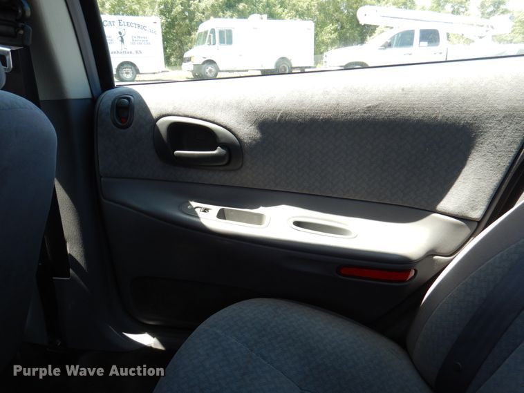 image for item DE2454 2000 Dodge Intrepid