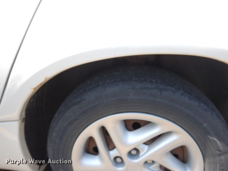 image for item DE2454 2000 Dodge Intrepid