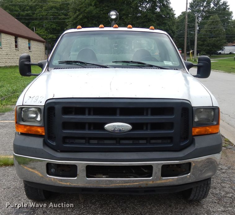image for item DF5238 1999 Ford F450 Super Duty  utility truck