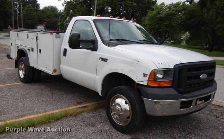 image for item DF5238 1999 Ford F450 Super Duty  utility truck