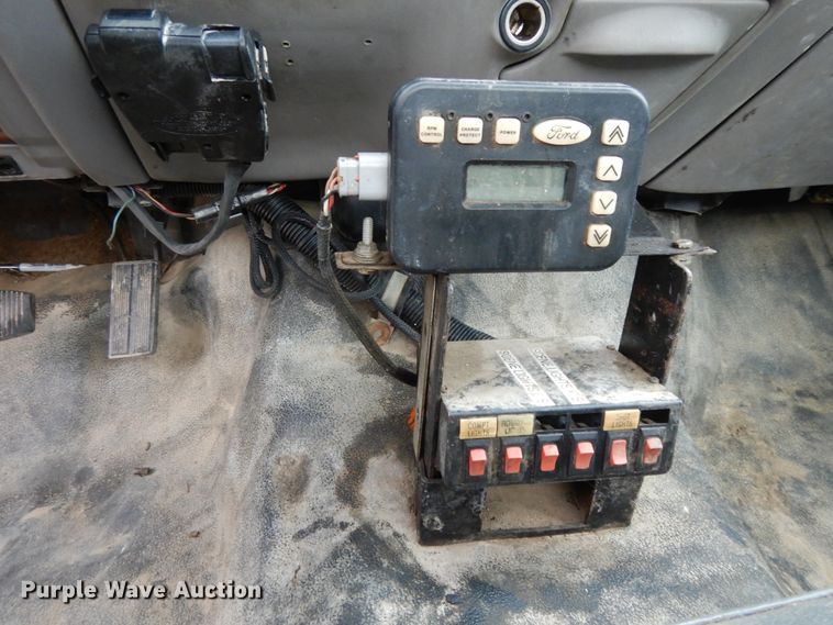 image for item DF5238 1999 Ford F450 Super Duty  utility truck