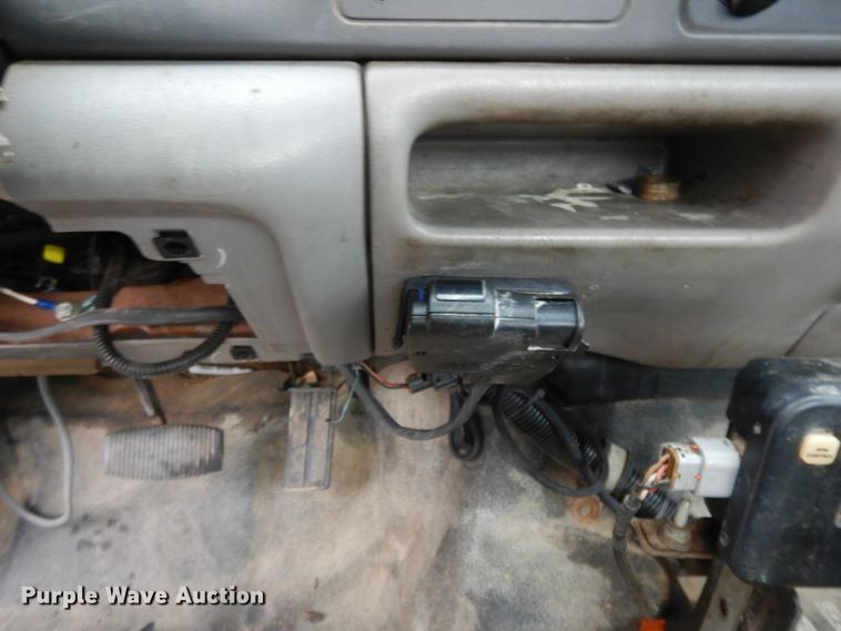 image for item DF5238 1999 Ford F450 Super Duty  utility truck