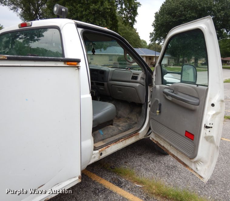 image for item DF5238 1999 Ford F450 Super Duty  utility truck