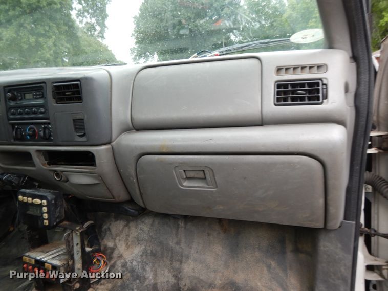 image for item DF5238 1999 Ford F450 Super Duty  utility truck