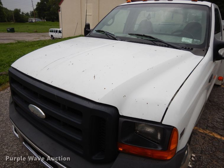 image for item DF5238 1999 Ford F450 Super Duty  utility truck