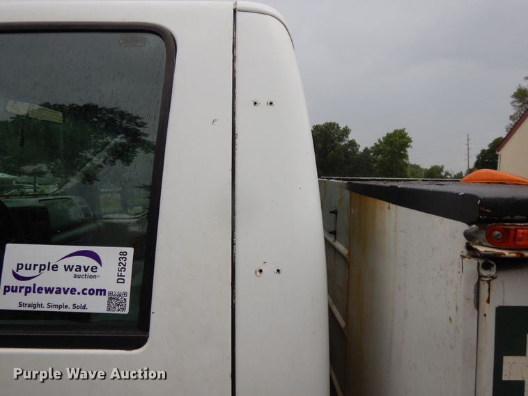 image for item DF5238 1999 Ford F450 Super Duty  utility truck