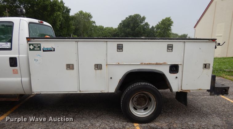 image for item DF5238 1999 Ford F450 Super Duty  utility truck