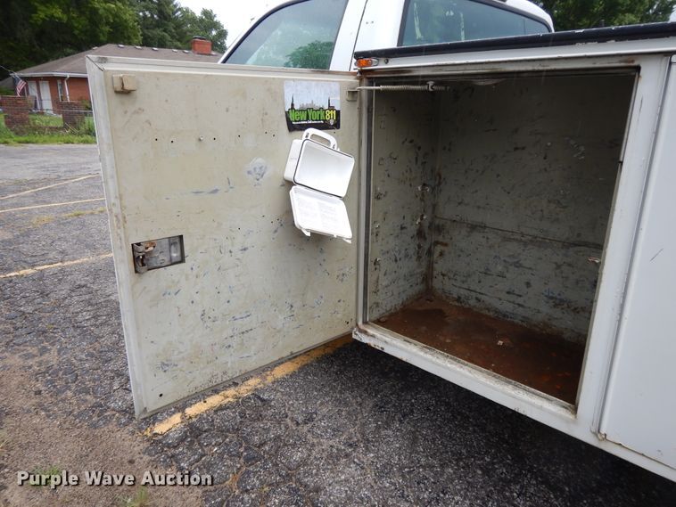 image for item DF5238 1999 Ford F450 Super Duty  utility truck