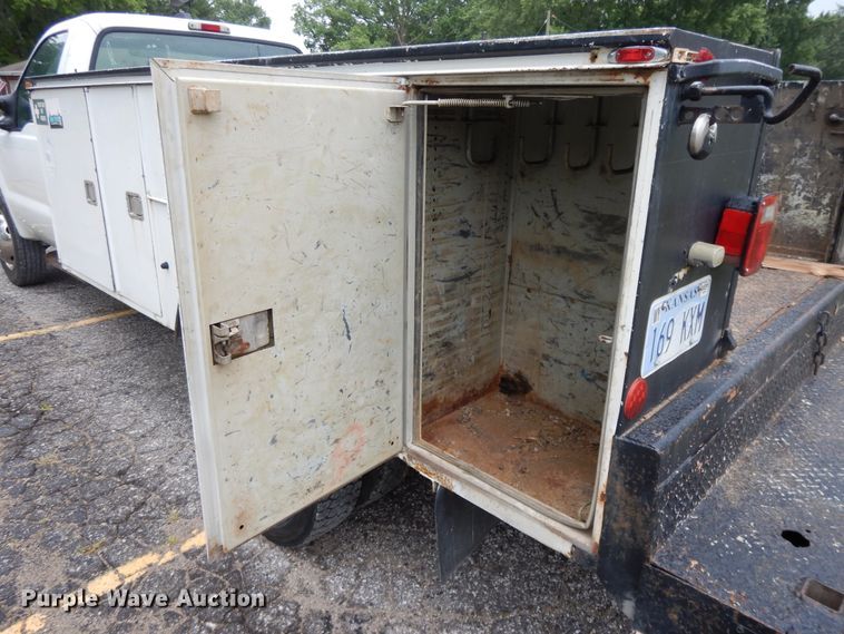 image for item DF5238 1999 Ford F450 Super Duty  utility truck