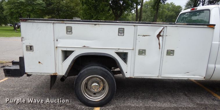 image for item DF5238 1999 Ford F450 Super Duty  utility truck