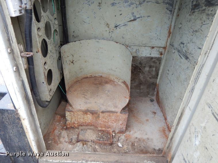 image for item DF5238 1999 Ford F450 Super Duty  utility truck