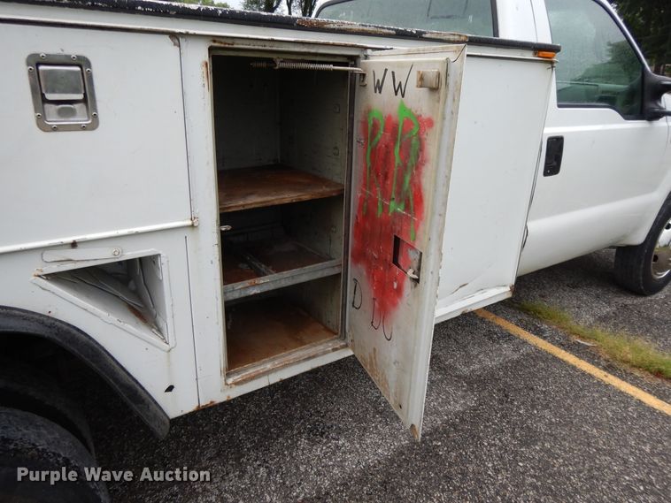 image for item DF5238 1999 Ford F450 Super Duty  utility truck