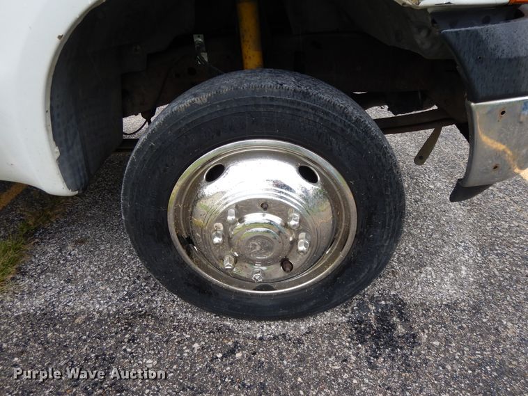 image for item DF5238 1999 Ford F450 Super Duty  utility truck