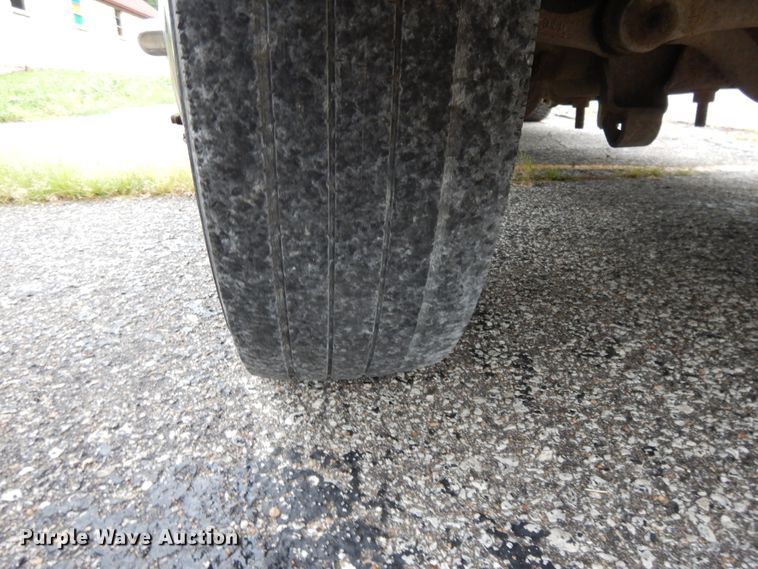 image for item DF5238 1999 Ford F450 Super Duty  utility truck