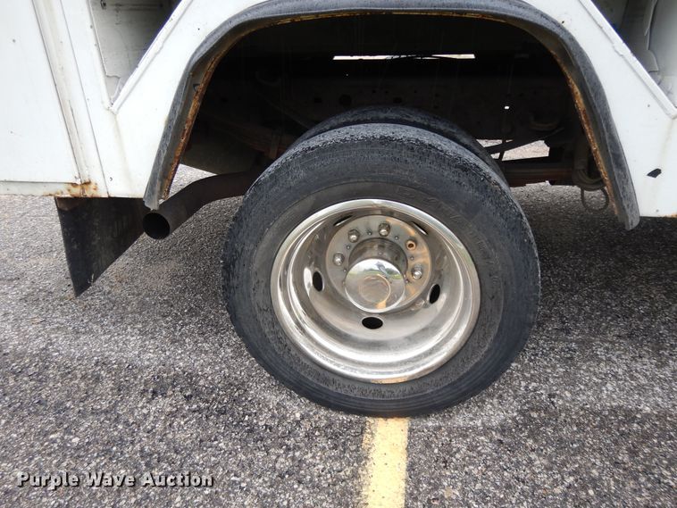 image for item DF5238 1999 Ford F450 Super Duty  utility truck