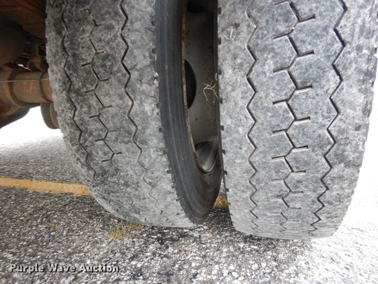 image for item DF5238 1999 Ford F450 Super Duty  utility truck