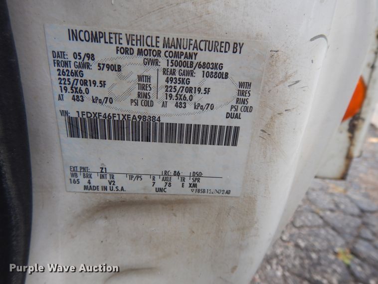 image for item DF5238 1999 Ford F450 Super Duty  utility truck