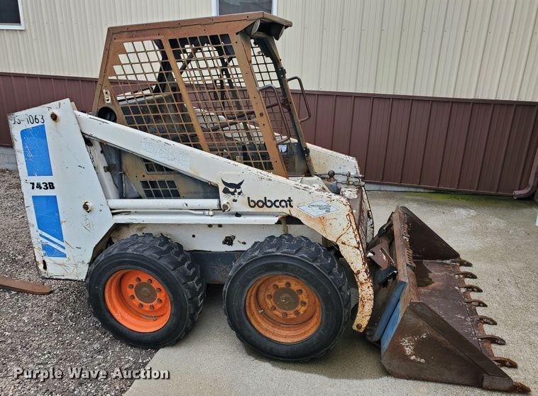 image for item DF7535 Bobcat 743B  skid steer loader