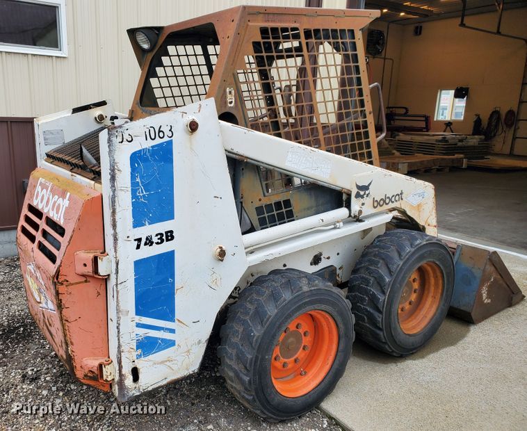 image for item DF7535 Bobcat 743B  skid steer loader
