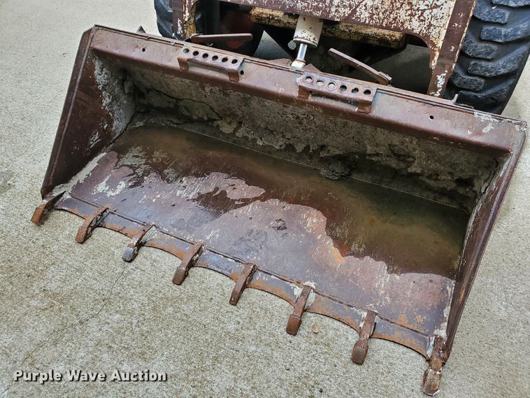 image for item DF7535 Bobcat 743B  skid steer loader