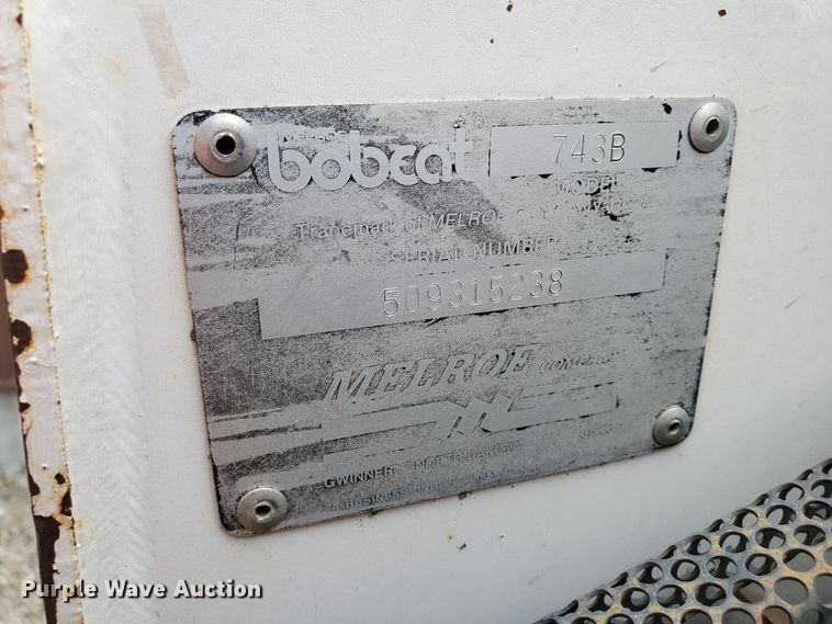 image for item DF7535 Bobcat 743B  skid steer loader