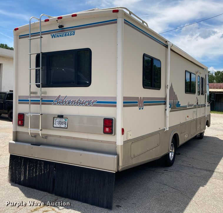 image for item DG6879 1994 Winnebago WCG32RQ  RV