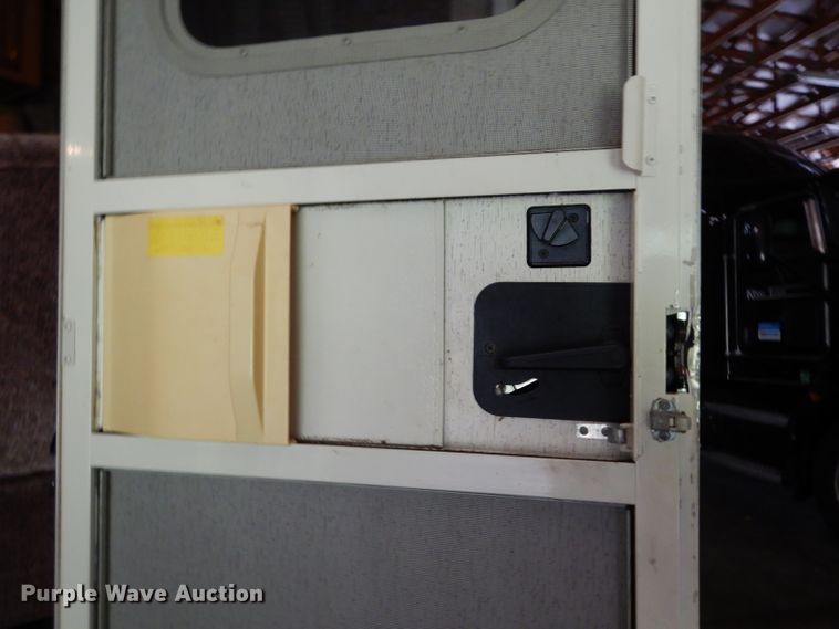 image for item DG6879 1994 Winnebago WCG32RQ  RV