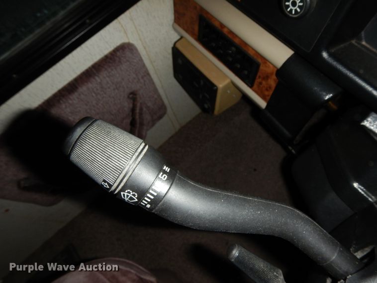 image for item DG6879 1994 Winnebago WCG32RQ  RV