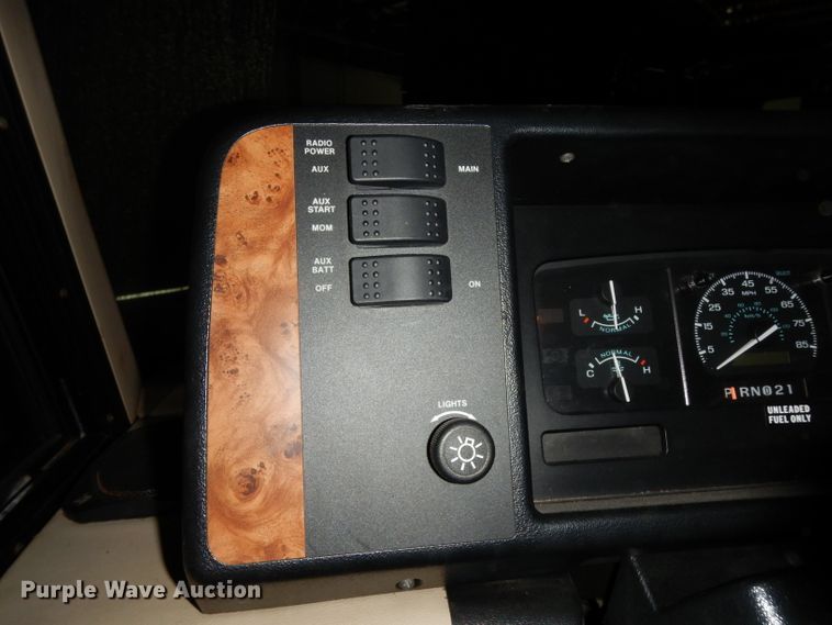 image for item DG6879 1994 Winnebago WCG32RQ  RV